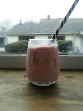 Easy Way Make Strawberry and banana smoothie the So Delicious Really delicious