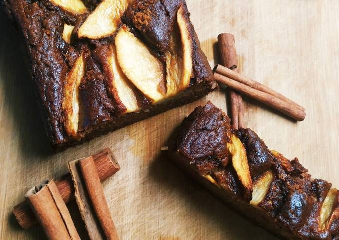 Gâteau Paléo "Légèrement" à base de fruits et cannelle