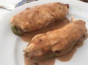 Una foto de pechuga rellena
