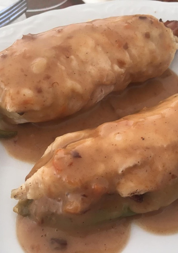 Una foto de Pechugas de pollo rellenas