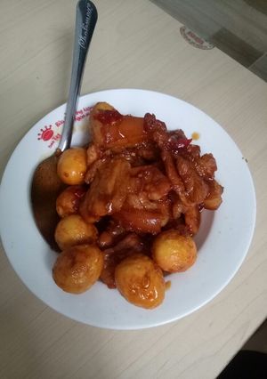 Hình của món Thịt kho trứng cút.