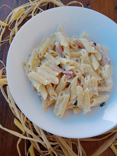 Una foto de Macarrones a la carbonara
