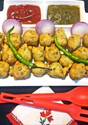 A picture of Methi Na Gota.