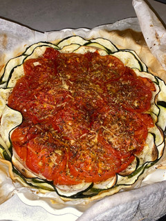 Una foto de Tarta de tomate y calabacín