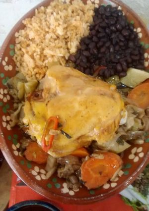 Una foto de Pollo con vegetales al vapor
