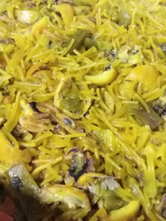 Una foto de Fideuá de sepionet y verduras