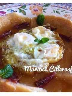 Una foto de Sopa de pan con caldo de cocido