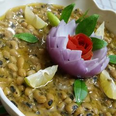 A picture of Chatpata lobia.