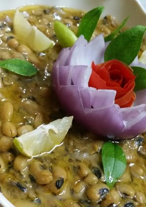 A picture of Chatpata lobia.
