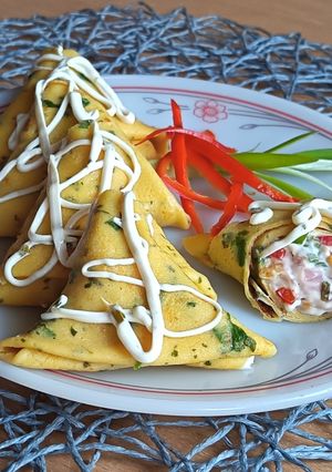Sajtkrémes palacsinta zöldekkel háromszögbe zárva🌿 recept fotója