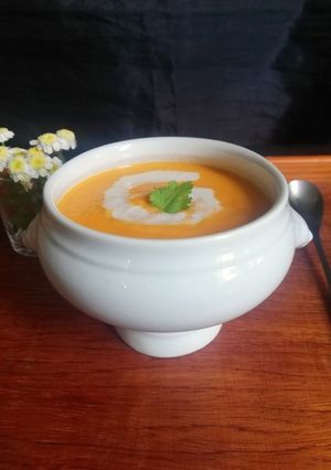 Une photo de Soupe de carotte, curry et lait de coco