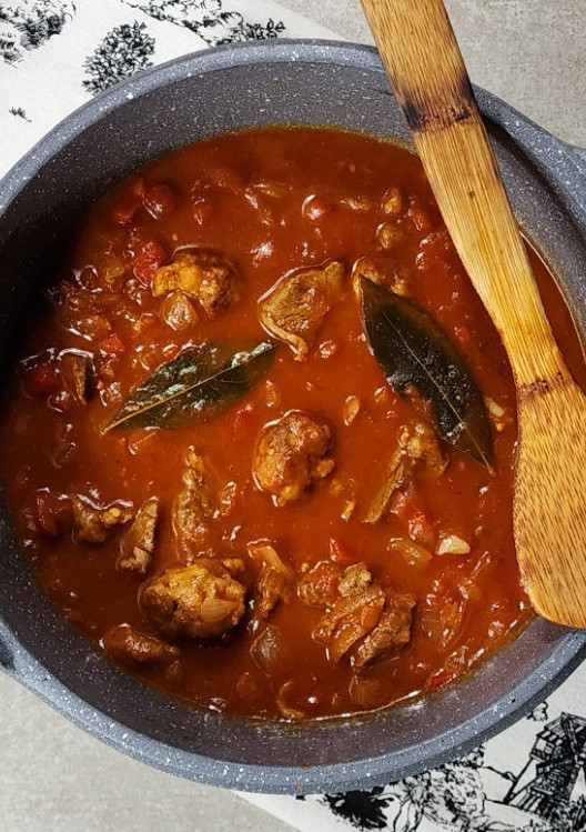 Una foto de 🍲 Tuco con carne y chorizo 🍲