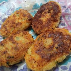 A picture of Aloo cutlets.
