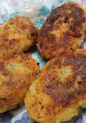A picture of Aloo cutlets.