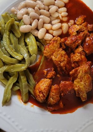 Una foto de Huevo en chile de guajillo (fácil y delicioso)