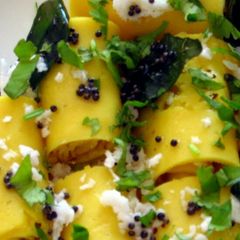 A picture of Khandvi.