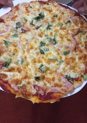 O poză a rețetei Pizza țărănească cu costiță.