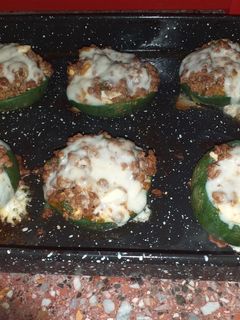 Una foto de Zapallitos rellenos con salsa 4 quesos