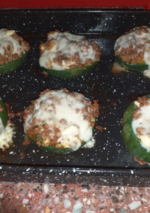 Una foto de Zapallitos rellenos con salsa 4 quesos