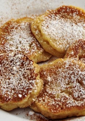 Una foto de Pancakes de manzana apto bebés
