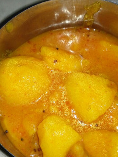 બટેટા નું શાક (Potato Sabji Recipe In Gujarati) રેસીપી મુખ્ય ફોટો