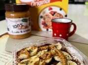 Una foto di yogurt banana cereali