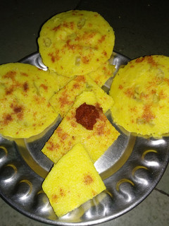 ખાટા ઢોકળા(khatta dhokla recipe in gujarati) રેસીપી મુખ્ય ફોટો