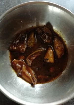 A picture of Raw mango pickle.