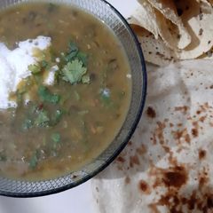 A picture of Mha-Chane ki daal with chppati.