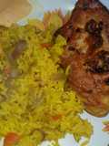 Cerdo con hierbas frescas, especiado con arroz amarillo