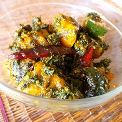 A picture of Pumpkin-Dill leaves in mustard oil.