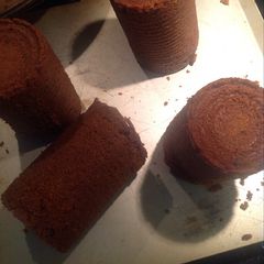 A picture of Steamed brown bread.