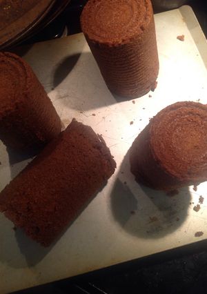 A picture of Steamed brown bread.