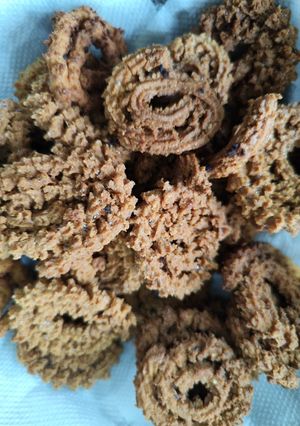 A picture of Oats Chakli.