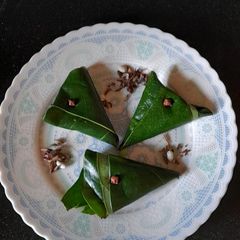 A picture of Khili Paan and Dry Dates.