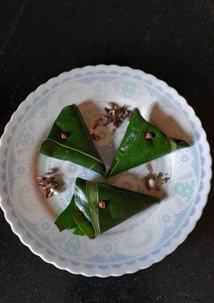 A picture of Khili Paan and Dry Dates.