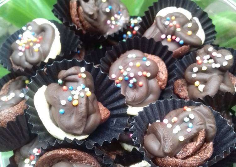 Langkah Mudah untuk Menyiapkan Kue cokelat koko crunch Anti Gagal