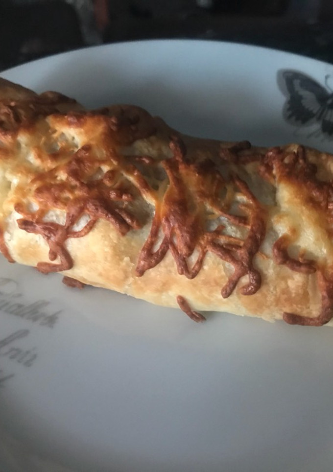 Una foto de Napolitana de bacon y queso