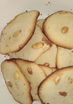 A picture of G/nut cookies.