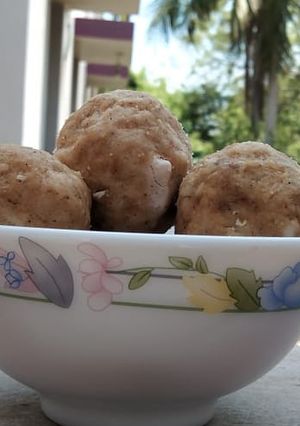 A picture of Red rice laddoo / kaikuththal arisi urundai.