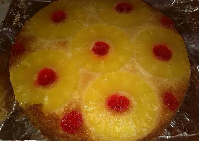 Pineapple upside down cake