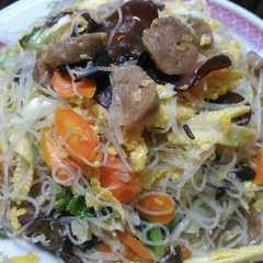 รูปของ Bihun goreng sarat gizi 😄#murah meriah