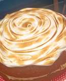 Tarta de chocolate con buttecream de toffee y merengue suizo