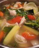 Caldo de pollo con vegetales