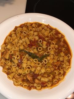 صورة لوصفة كبسة مكرونة حمراء