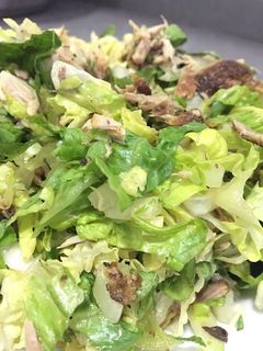 صورة لوصفة سلطة سمك بالخس 🍀🐟