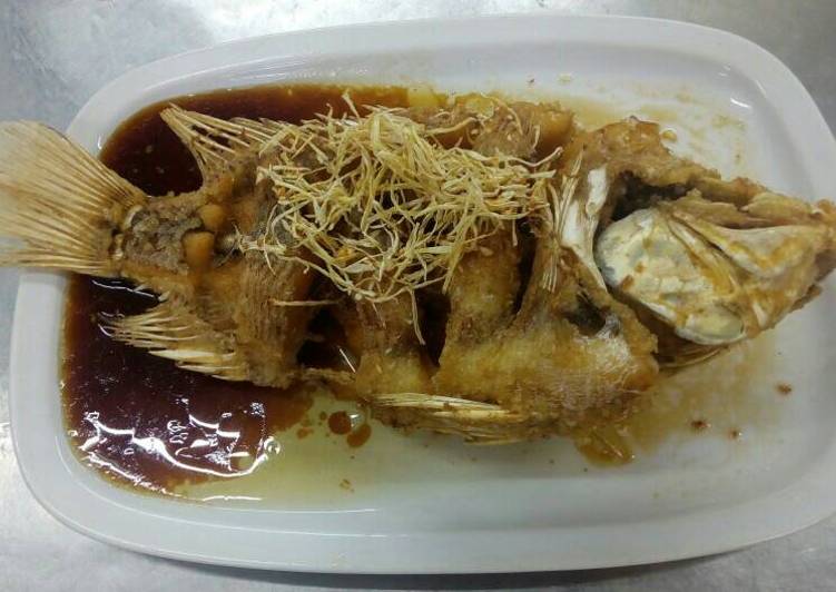 10 Resep: Ikan emas goreng sos kecap asin yang Bikin Ngiler!