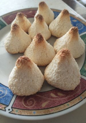 Una foto de Coquitos (conitos de coco)
