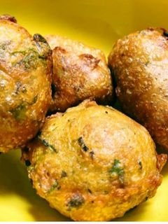 आलू बोंडा (Aloo bonda recipe in Hindi) रेसिपी मुख्य फोटो