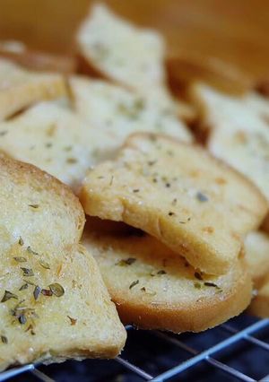 รูปของ ปังกระเทียมกรอบบบ 🍞